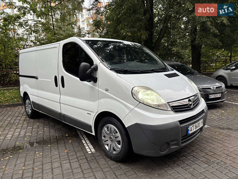 Грузовой фургон Opel Vivaro 2013 в Ивано-Франковске