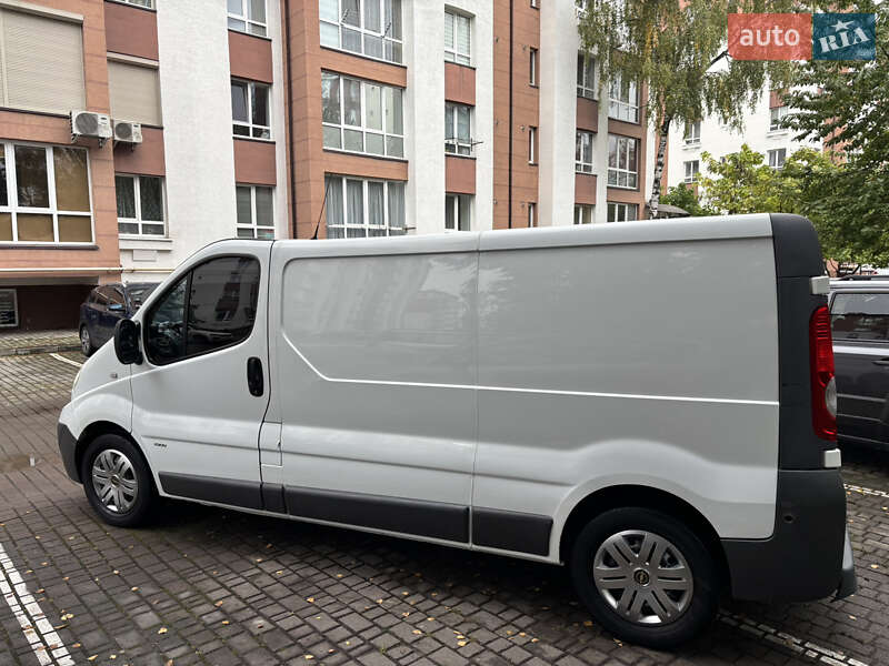 Грузовой фургон Opel Vivaro 2013 в Ивано-Франковске
