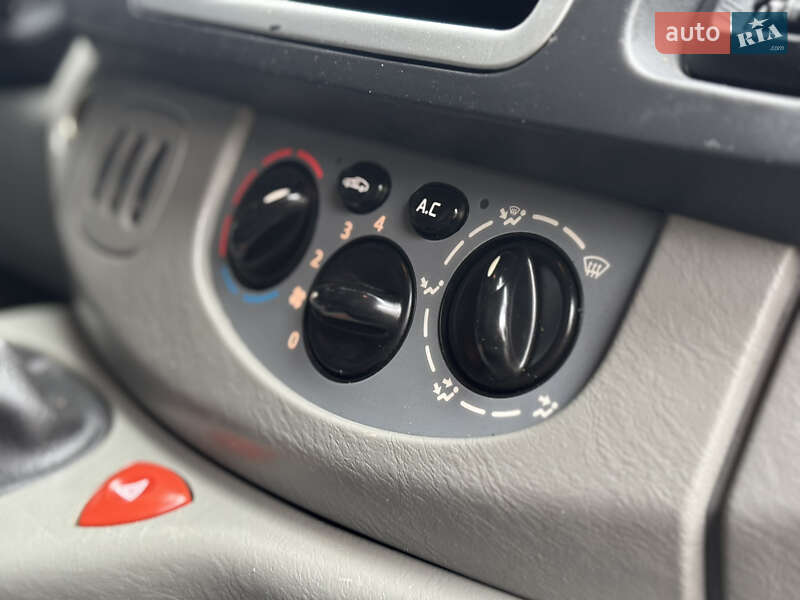 Грузовой фургон Opel Vivaro 2013 в Ивано-Франковске