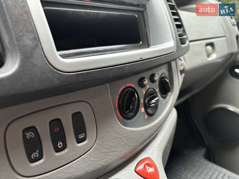 Грузовой фургон Opel Vivaro 2013 в Ивано-Франковске