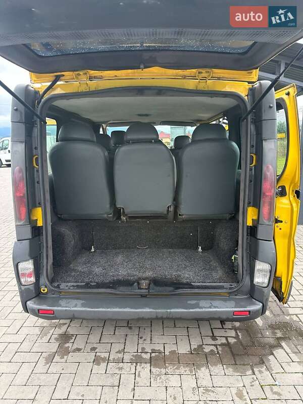 Мінівен Opel Vivaro 2004 в Буштино