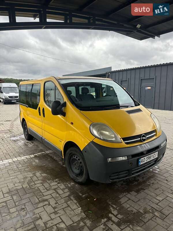 Мінівен Opel Vivaro 2004 в Буштино