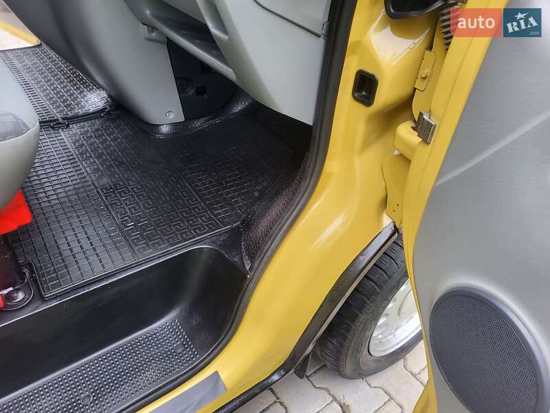 Минивэн Opel Vivaro 2004 в Хмельницком