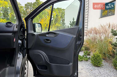 Минивэн Opel Vivaro 2015 в 