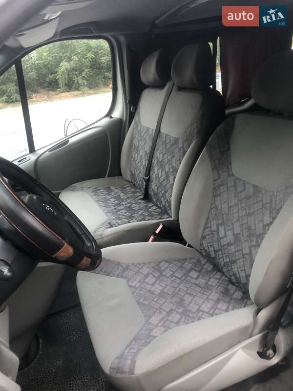 Мінівен Opel Vivaro 2004 в Дніпрі