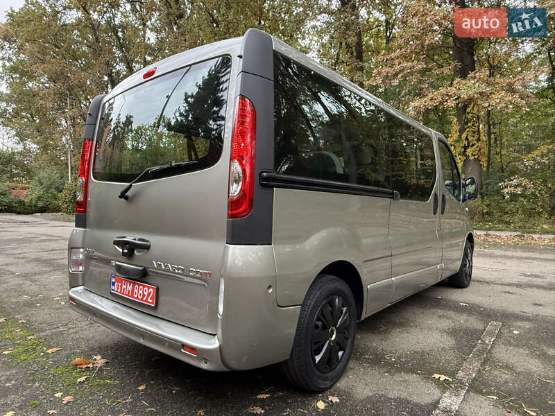 Минивэн Opel Vivaro 2013 в Киеве