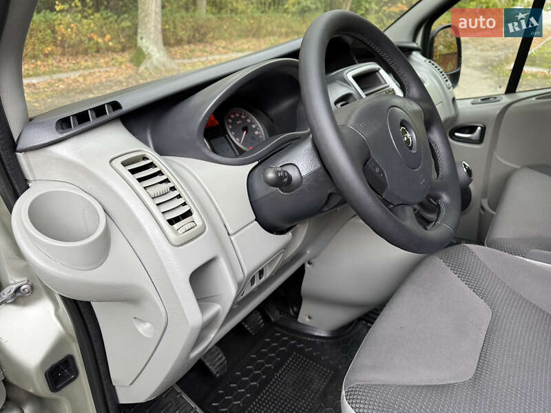 Минивэн Opel Vivaro 2013 в Киеве