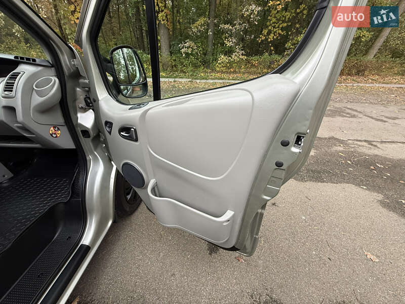 Минивэн Opel Vivaro 2013 в Киеве