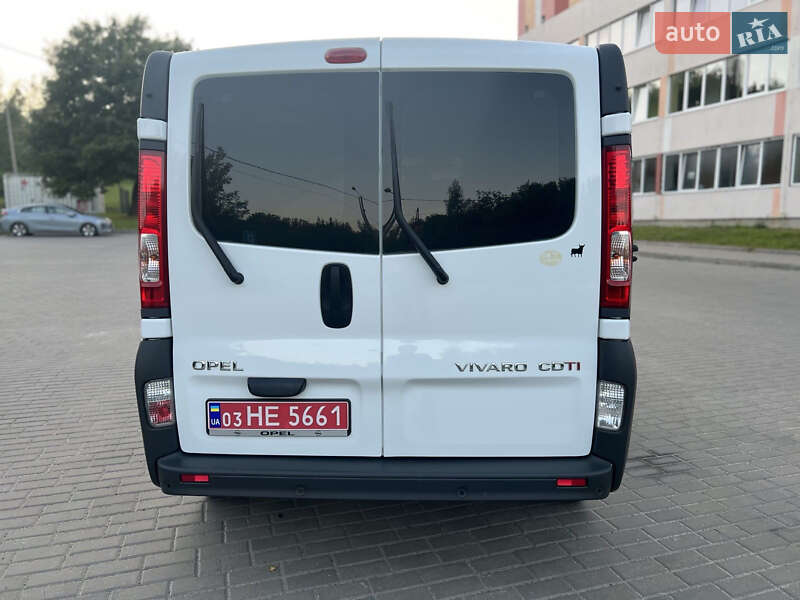 Вантажний фургон Opel Vivaro 2013 в Рівному