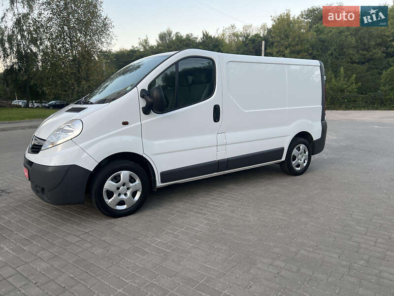 Вантажний фургон Opel Vivaro 2013 в Рівному