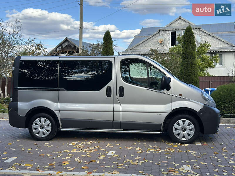 Минивэн Opel Vivaro 2002 в Косове фото 15 Минивэн Opel Vivaro 2002 в Косове