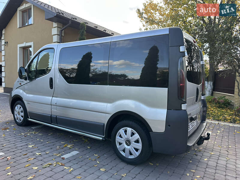 Минивэн Opel Vivaro 2002 в Косове фото 21 Минивэн Opel Vivaro 2002 в Косове