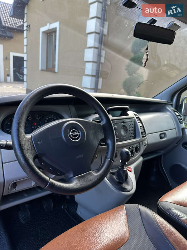Минивэн Opel Vivaro 2002 в Косове фото 40 Минивэн Opel Vivaro 2002 в Косове