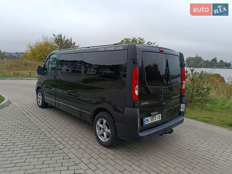 Минивэн Opel Vivaro 2009 в Ровно