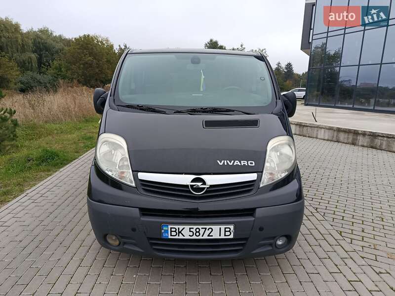 Минивэн Opel Vivaro 2009 в Ровно