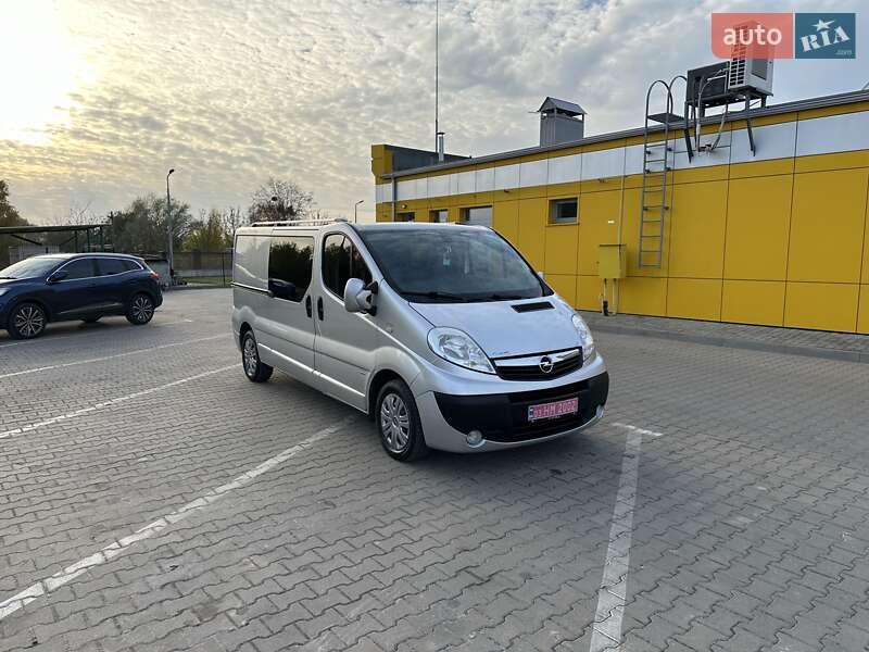 Минивэн Opel Vivaro 2013 в 