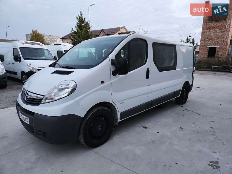 Минивэн Opel Vivaro 2013 в Дубно