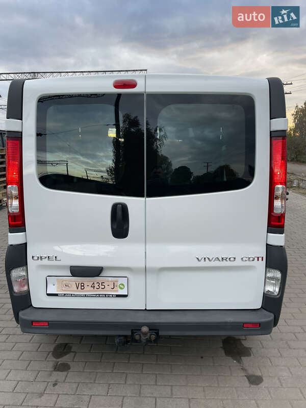 Минивэн Opel Vivaro 2012 в Дубно