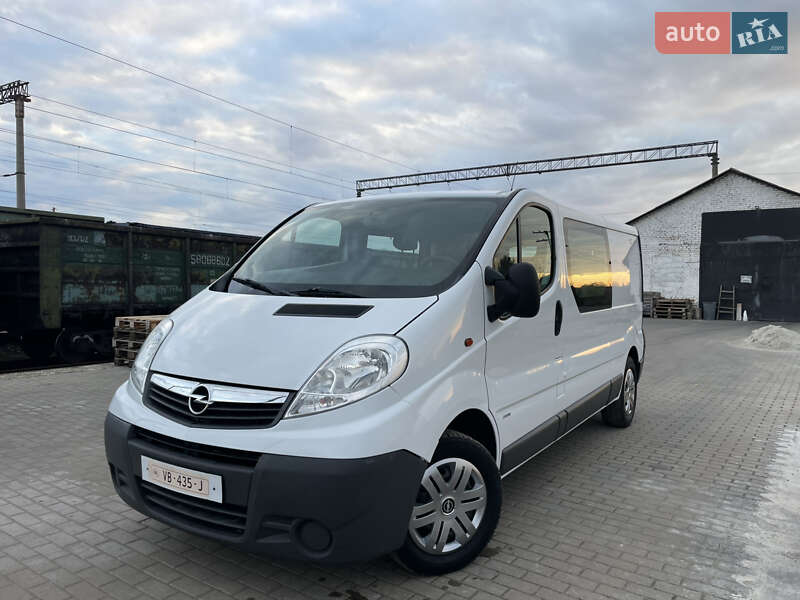Минивэн Opel Vivaro 2012 в Дубно