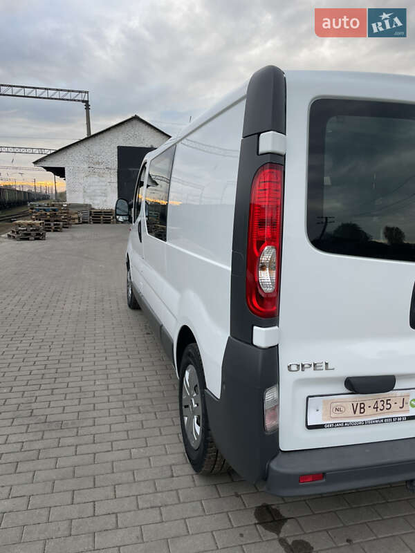 Минивэн Opel Vivaro 2012 в Дубно