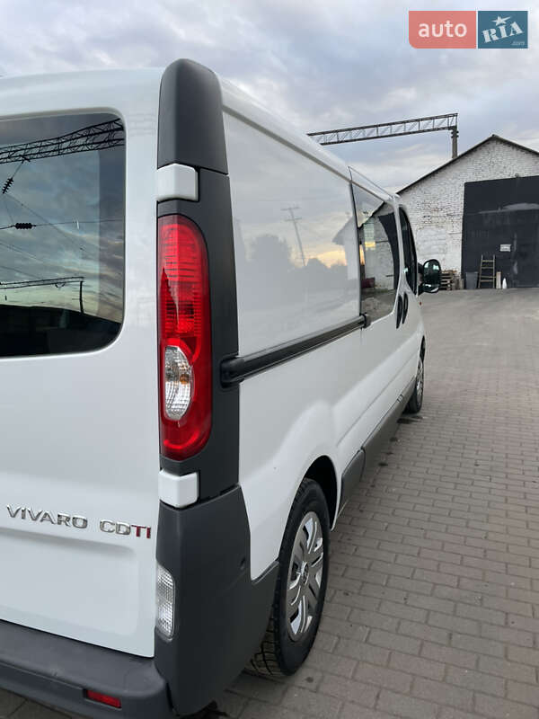 Минивэн Opel Vivaro 2012 в Дубно