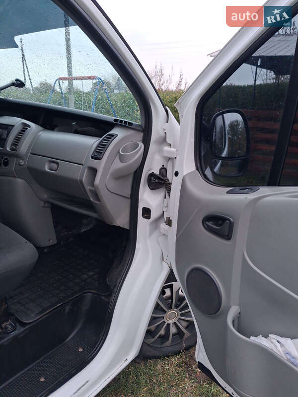 Минивэн Opel Vivaro 2007 в Валках