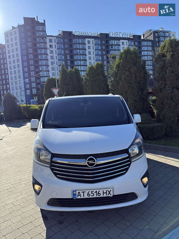 Мінівен Opel Vivaro 2015 в Івано-Франківську
