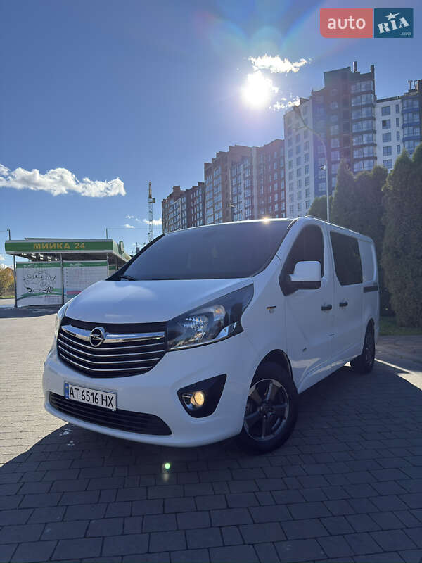 Мінівен Opel Vivaro 2015 в Івано-Франківську