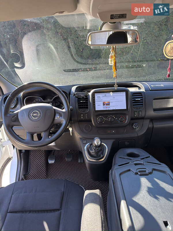 Мінівен Opel Vivaro 2015 в Івано-Франківську