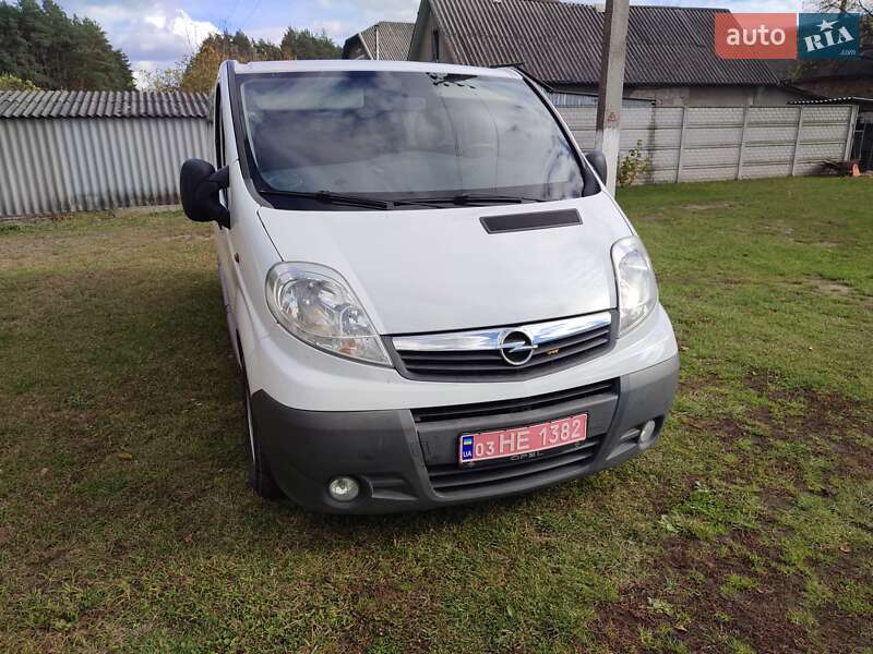 Минивэн Opel Vivaro 2011 в Дубно