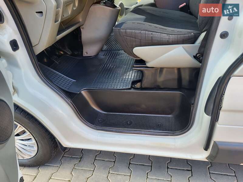 Мінівен Opel Vivaro 2006 в Хмельницькому фото 52 Мінівен Opel Vivaro 2006 в Хмельницькому