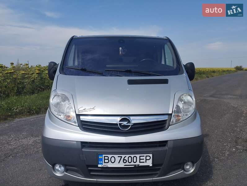 Минивэн Opel Vivaro 2010 в Бучаче