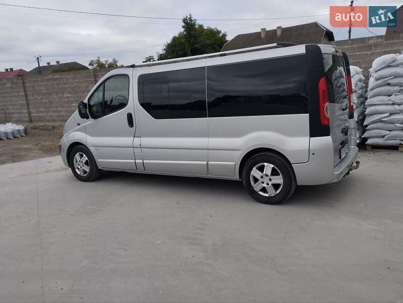 Минивэн Opel Vivaro 2010 в Бучаче