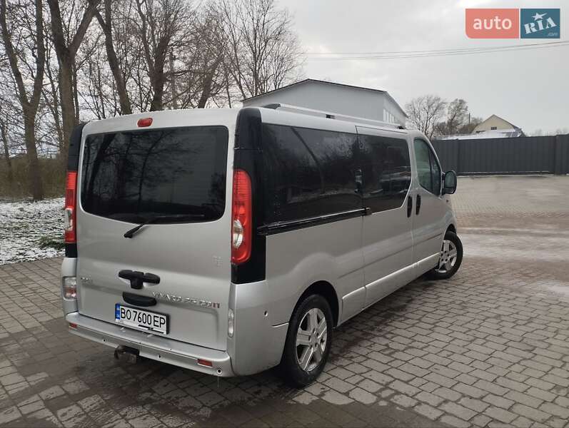 Минивэн Opel Vivaro 2010 в Бучаче