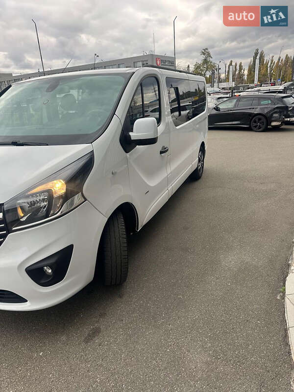 Минивэн Opel Vivaro 2015 в Киеве