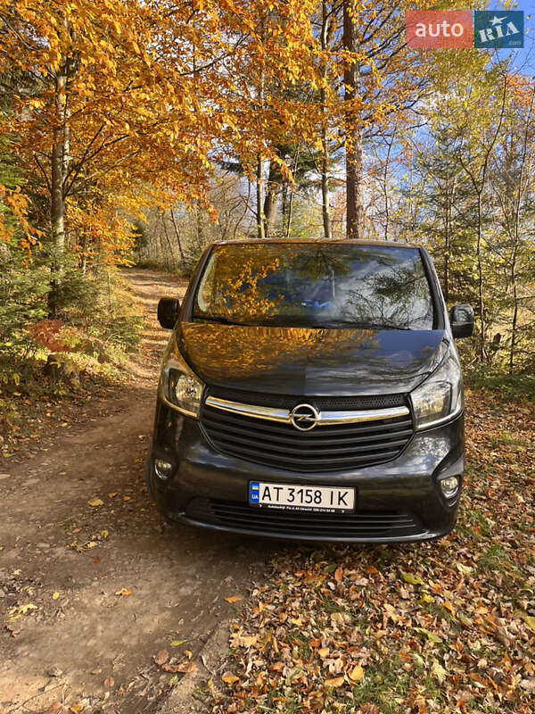 Минивэн Opel Vivaro 2015 в Надворной фото Минивэн Opel Vivaro 2015 в Надворной