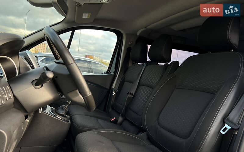 Мінівен Opel Vivaro 2015 в Львові