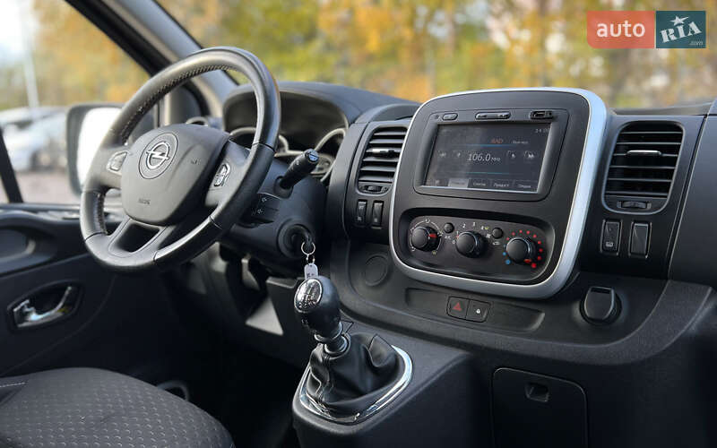 Мінівен Opel Vivaro 2015 в Львові