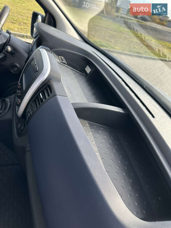 Мінівен Opel Vivaro 2015 в Ковелі