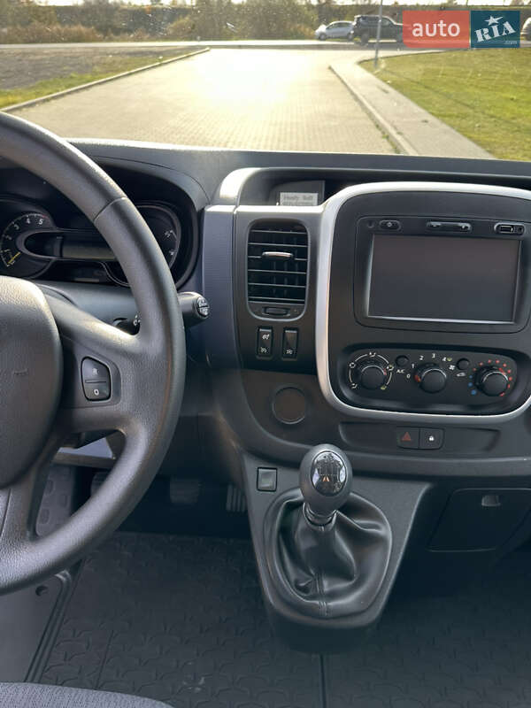 Мінівен Opel Vivaro 2015 в Ковелі