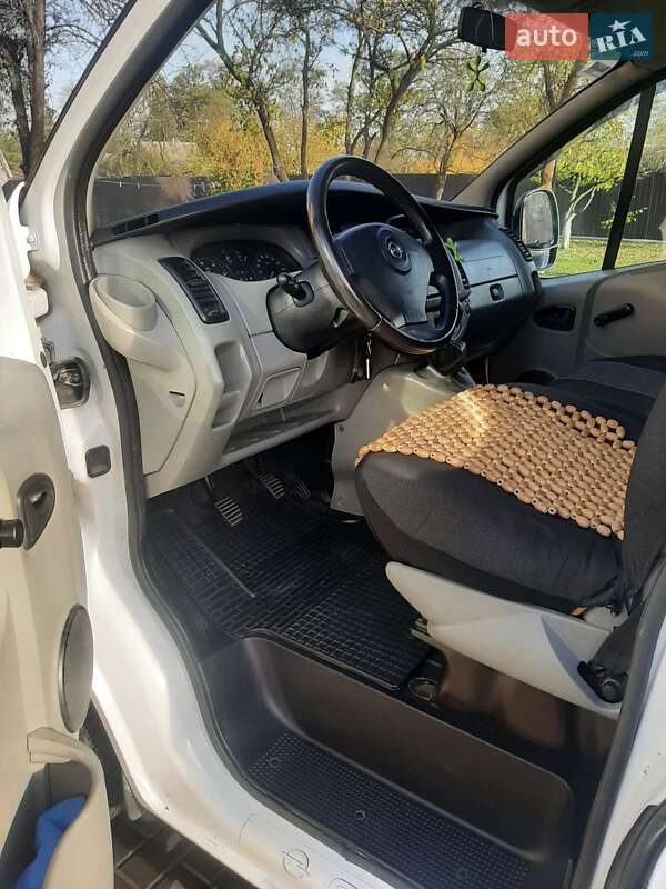 Грузовой фургон Opel Vivaro 2002 в Луцке