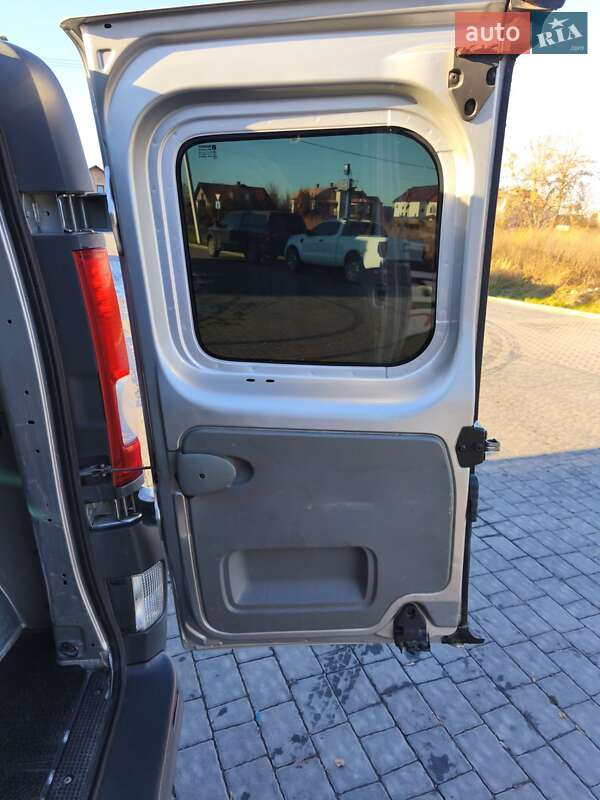 Грузовой фургон Opel Vivaro 2010 в Ивано-Франковске
