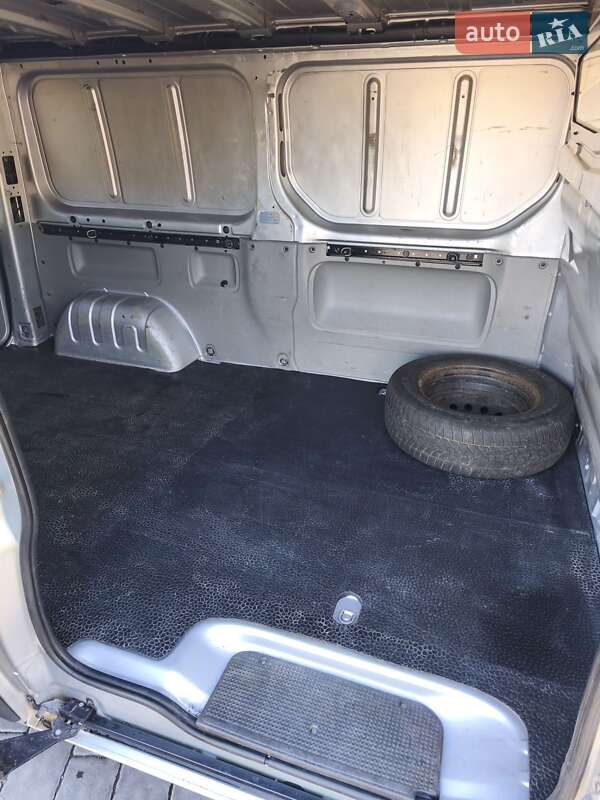 Грузовой фургон Opel Vivaro 2010 в Ивано-Франковске