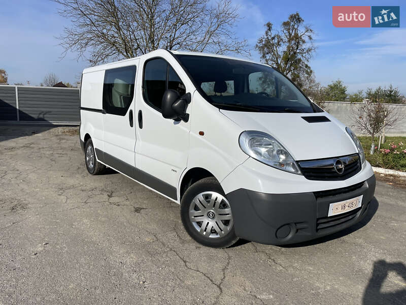 Минивэн Opel Vivaro 2012 в Дубно
