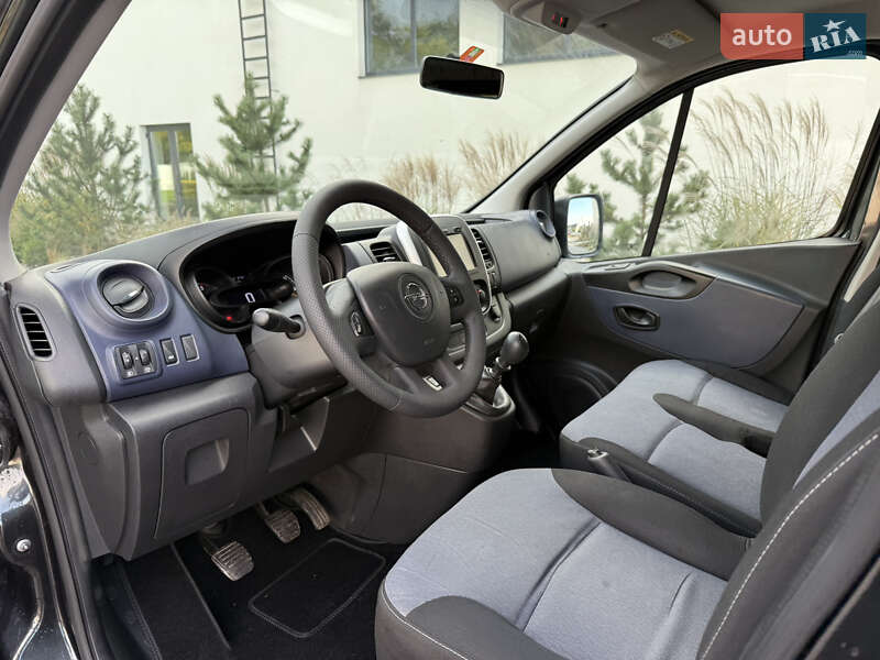 Минивэн Opel Vivaro 2015 в Луцке