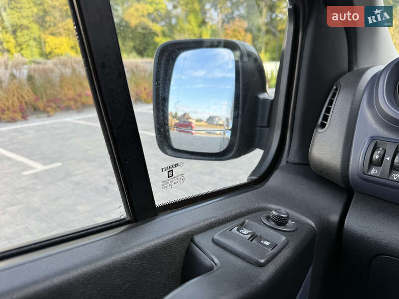 Минивэн Opel Vivaro 2015 в Луцке