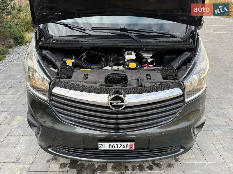 Минивэн Opel Vivaro 2015 в Луцке