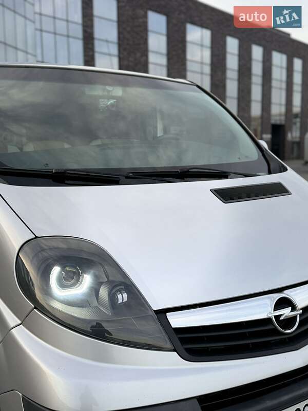 Минивэн Opel Vivaro 2010 в Черновцах