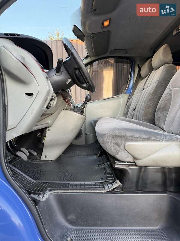 Минивэн Opel Vivaro 2003 в Бершади