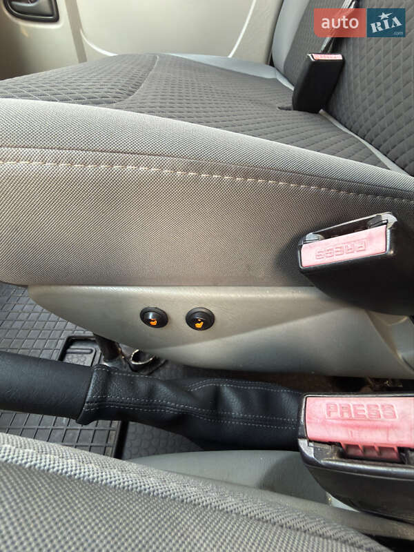 Минивэн Opel Vivaro 2009 в Миргороде